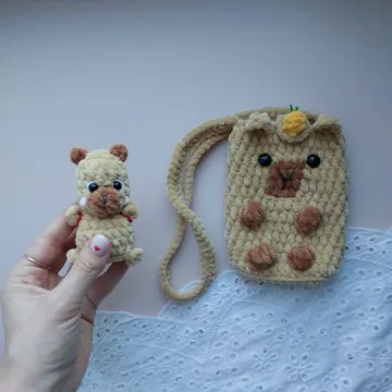 Капибара с сумочкой