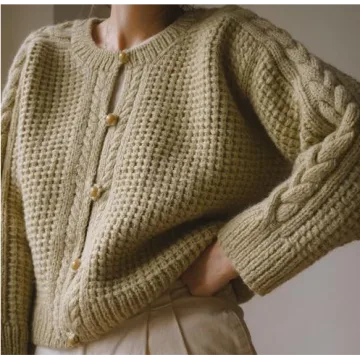 Кардиган на пуговицах с косами на рукавах спицами Beatrix - Вяжи.ру