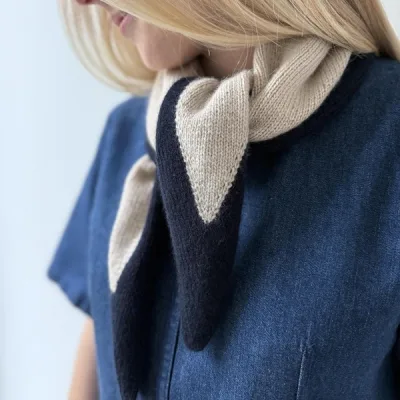 Кашемировый шарф с контрастными кромками My Duo Scarf, вязаный спицами от угла - NORgardknitters