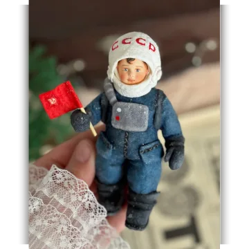 Космонавт