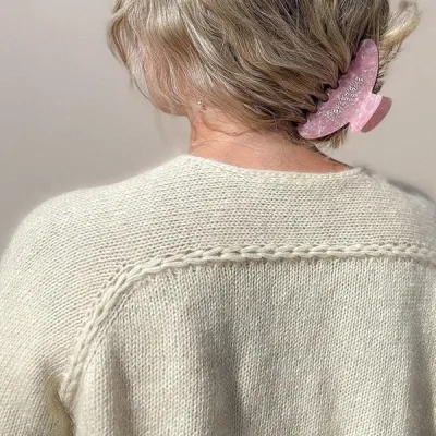 Красивая блуза с интересными деталями Yara_sweater, вязаная спицами сверху - Malin Borgersen