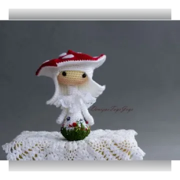 Маленькая куколка Amanita muscaria Tanoshi