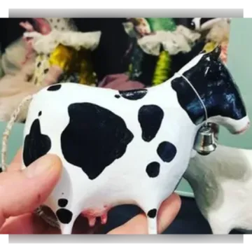 Маленькая лепная коровка