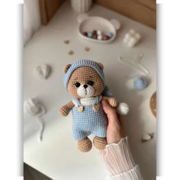 Медвежонок в пижаме