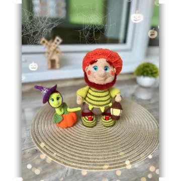 Осенний Гномик и гусеница