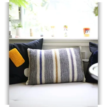Полосатая подушка спицами Kuno‘s cushions - Anne Ventzel
