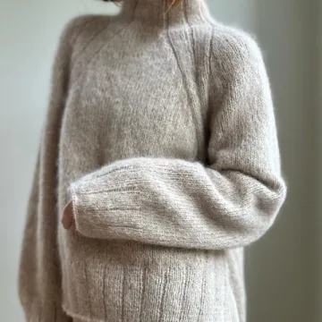 Теплый свитер с красивым регланом Sweater no 33, вязаный спицами сверху - My favourite things