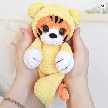 Тигренок в комбинезоне