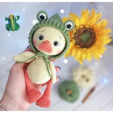 Утёнок в шапочке