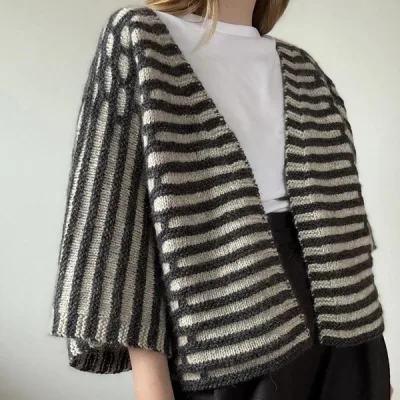 Вязаный спицами эффектный текстурный жакет-кейп Virginia - Aegyoknit
