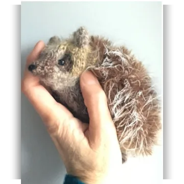 Вязаный спицами ёжик Hedgehog - Claire Garland