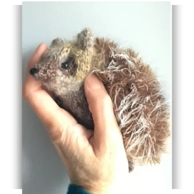 Вязаный спицами ёжик Hedgehog - Claire Garland