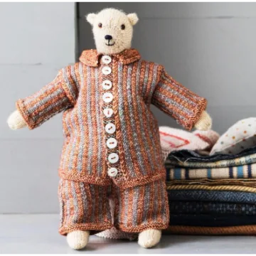 Вязаный спицами медведь Mouche the Bear - Cinthia Vallet