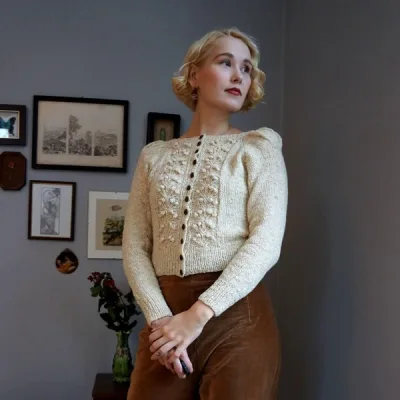 Вязаный спицами женский винтажный жакет Forest Berry - Fabel Knitwear