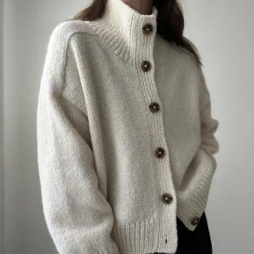 Жакет спицами Lakes Jacket — базовый вязаный жакет на пуговицах - Hailey Smedley