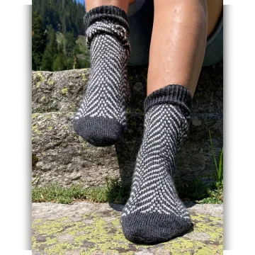Жаккардовые носки спицами Caleidosocks - Ducathi