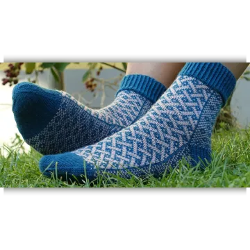 Жаккардовые носки спицами Jaegerzaunsocks - Ducathi
